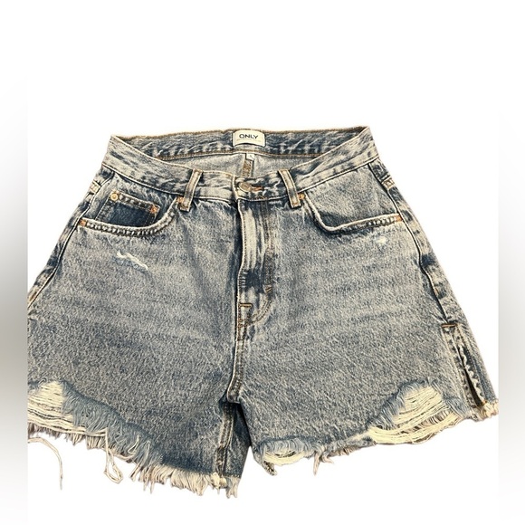 Only Women Distressed Jeans shorts - Picture 1 of 10